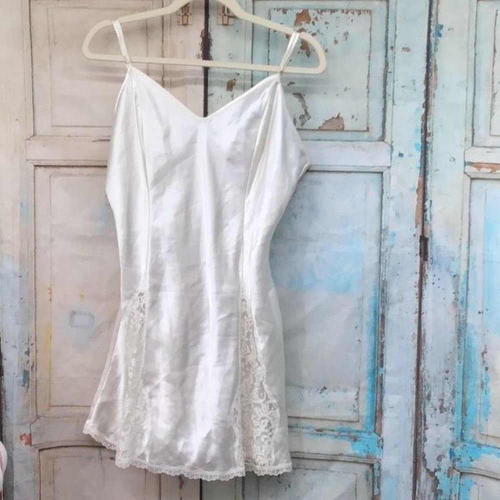 Victoria Secret Gold Label Womans Large Cream Silky Spaghetti Straps Baby Doll P